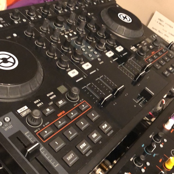 Traktor Kontrol S4 DJ 4-Channel Controller Native Instruments - Picture 2 of 11